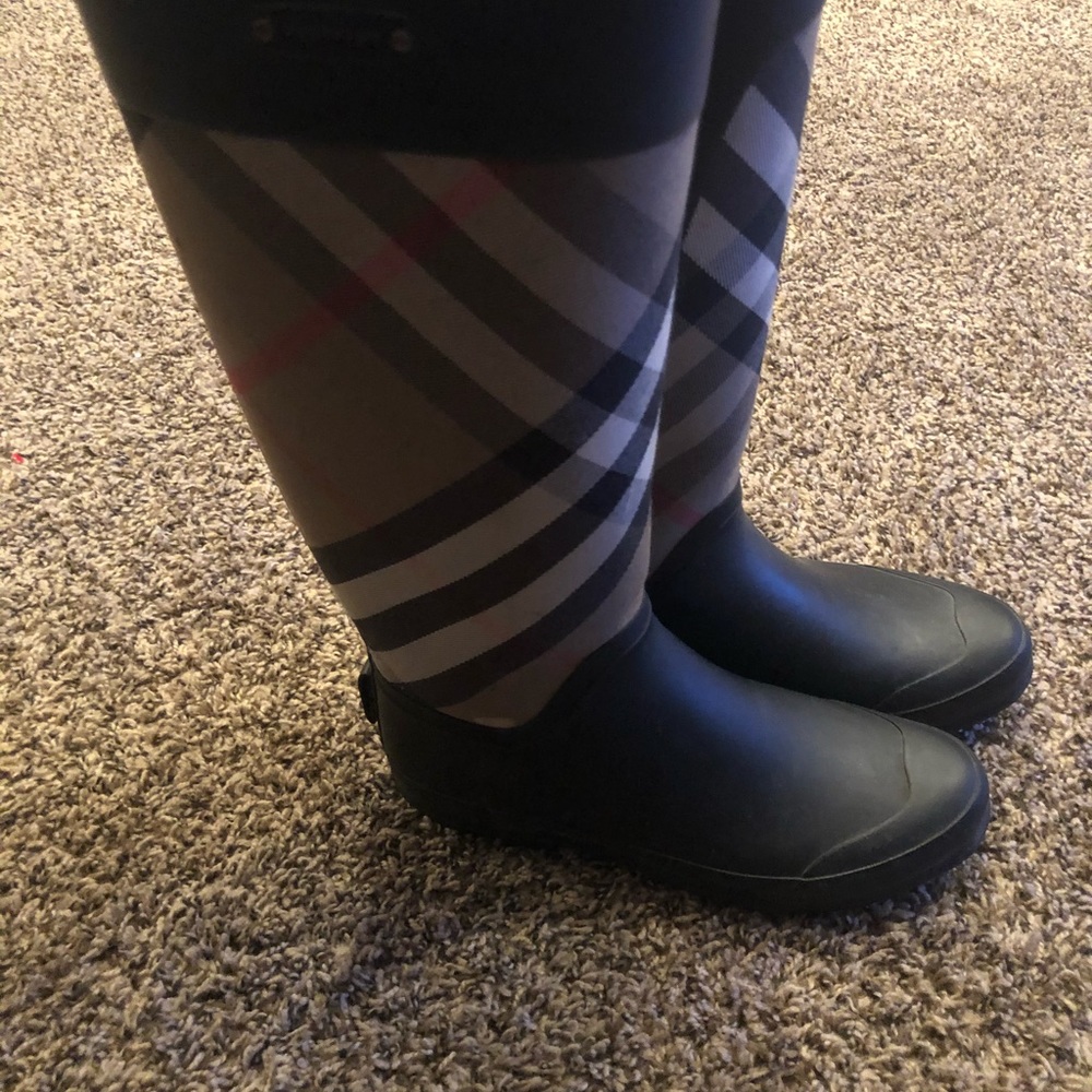 Burberry rain boots size 38